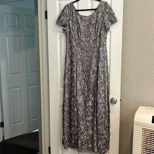 Silver/gray evening gown with rosette and small sequin detail